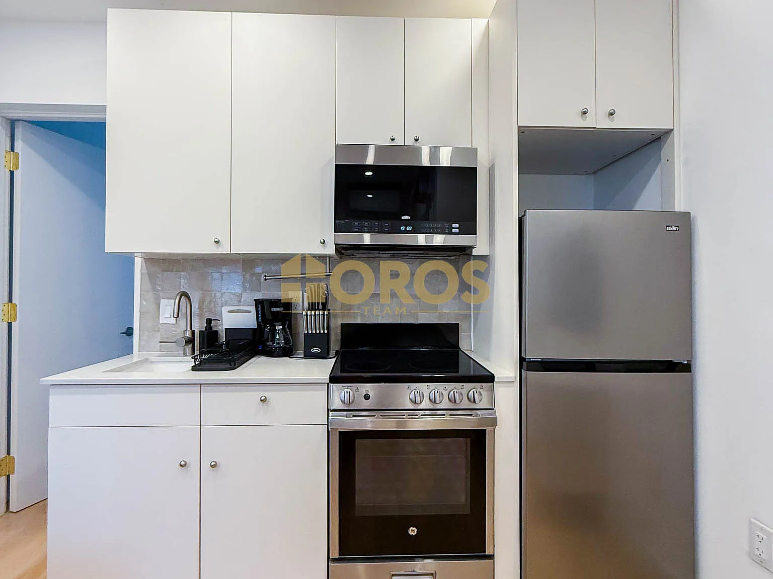 322 East 11th Street — Photo 3