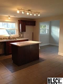 5th image of 66 Whites Hollow Dr