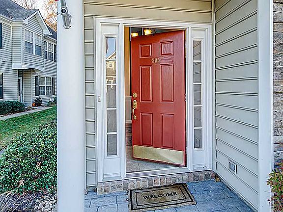 5th image of 805 Sawgrass Ln