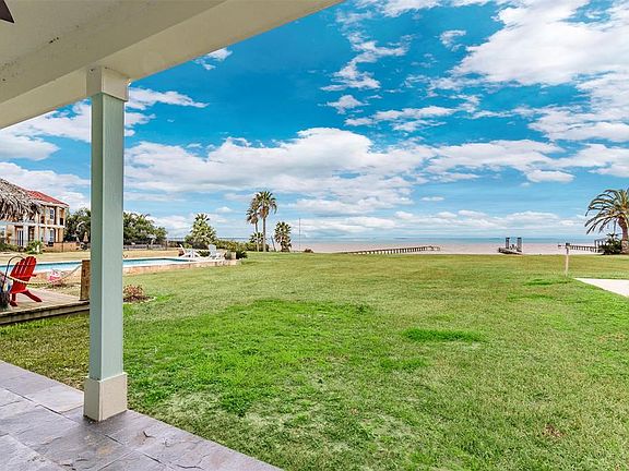 3rd image of 2660 E Bayshore Dr