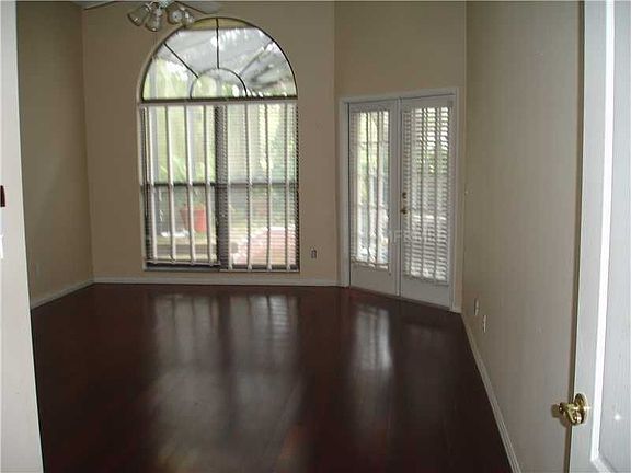 5th image of 16033 Penwood Dr