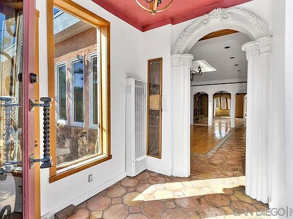5th image of 636-38 Nautilus St