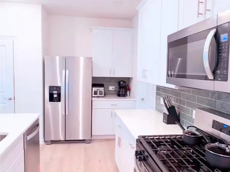 514 Clover Creek Dr — Photo 6