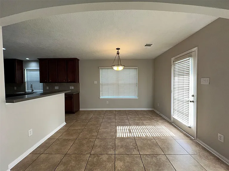 3715 Humble Dr — Photo 6