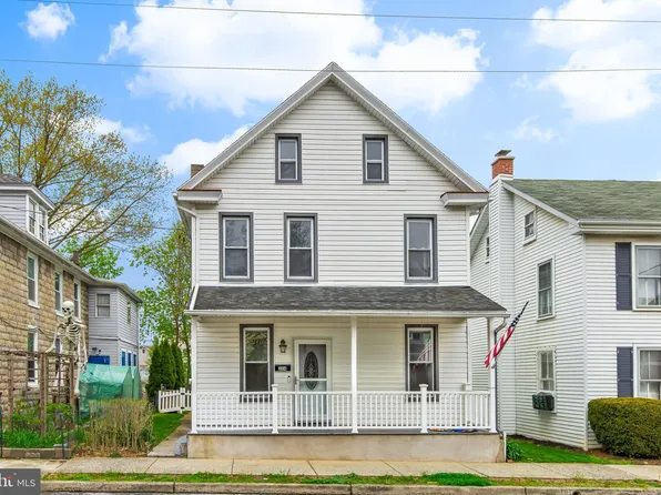 204 N College St, Palmyra, PA 17078