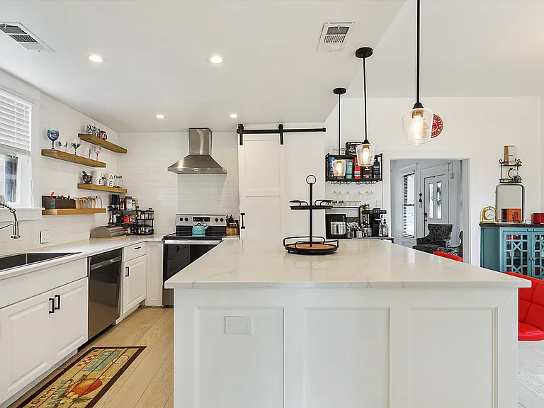 1200 W Walker St — Photo 6