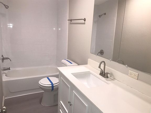 4th image of 110 Casablanca Dr