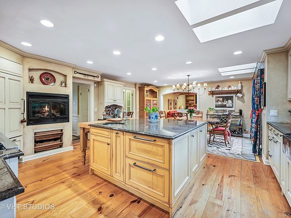 4th image of 1038 Cayuga Dr