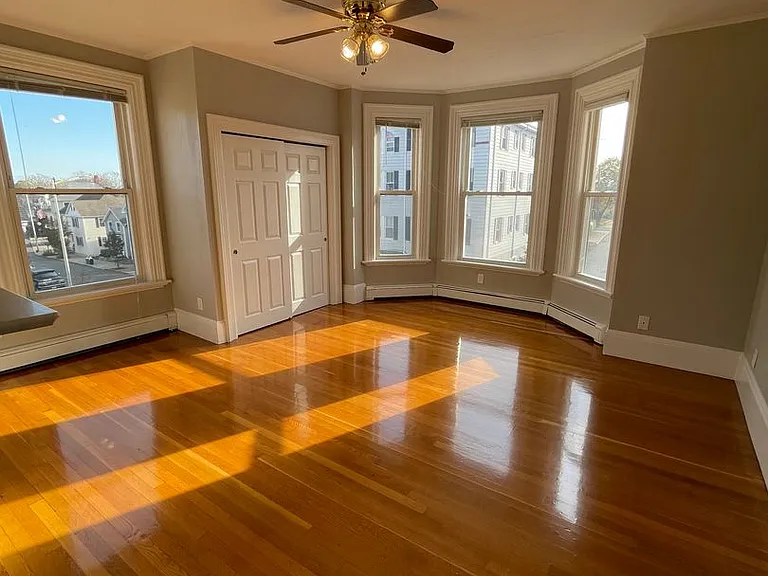 37 Railroad Ave — Photo 3