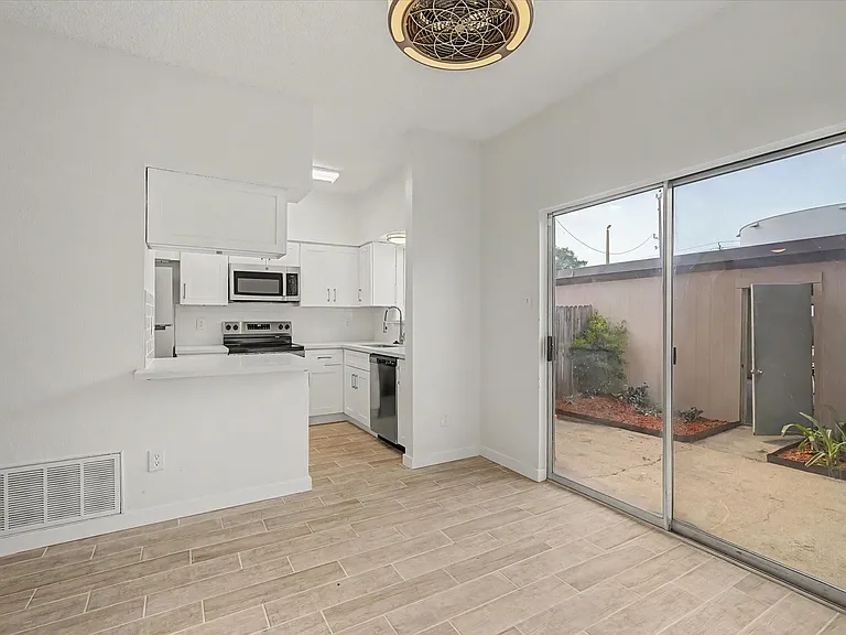 12500 Brookglade Cir #179 — Photo 9