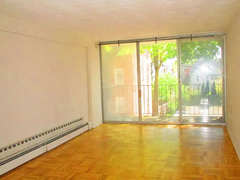 87 Glenbrook Rd #2E — Photo 10