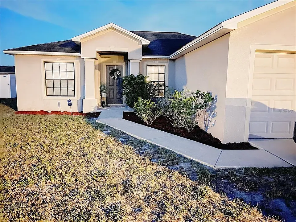 3 bed, 1393 sqft, $2,100 — Photo 1