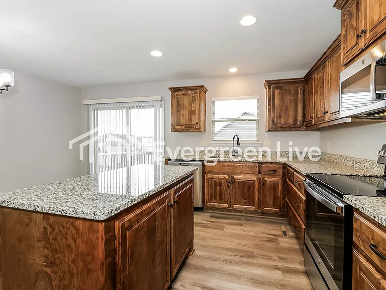 900 SW Chickadee Dr — Photo 6