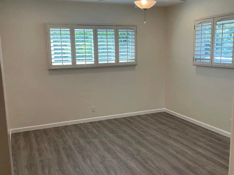22602 Victory Blvd — Photo 10