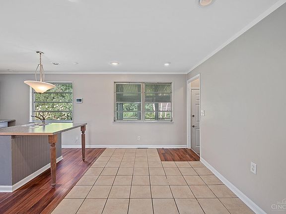 5th image of 751 Woodyhill Dr