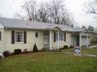 910 W Park Ave, Westover, WV