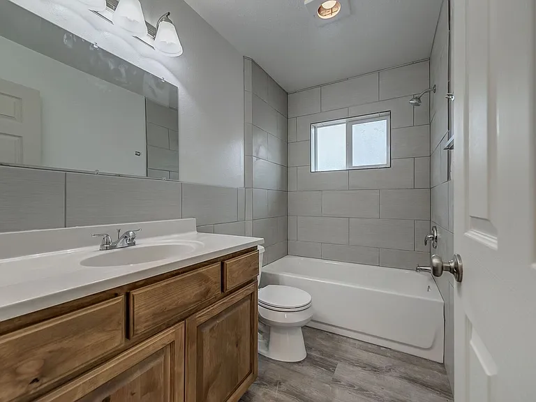 706 S 880 W — Photo 8