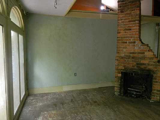 2nd image of 322 W 6th Ave