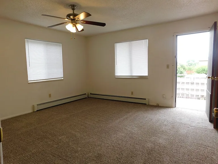 402 Dressell Dr — Photo 12