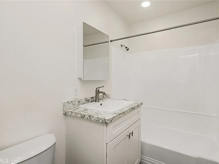 780 N Shattuck Pl — Photo 21
