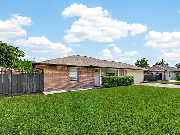 2nd image of 10935 Timberoak Dr