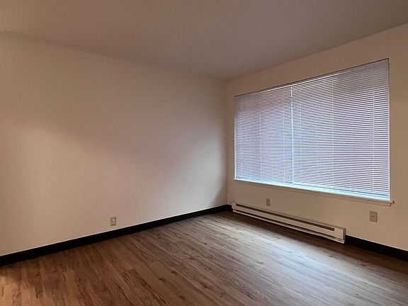 4th image of 14336 1/2 32nd Ave NE #14336-1/2