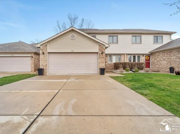 933 May Dr, Monroe, MI 48161