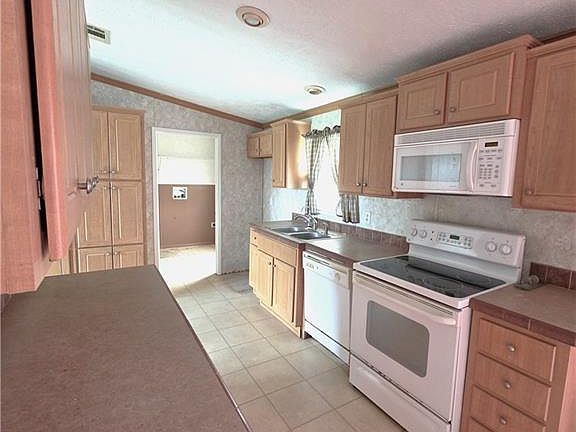 5th image of 4114 Vivian Ln