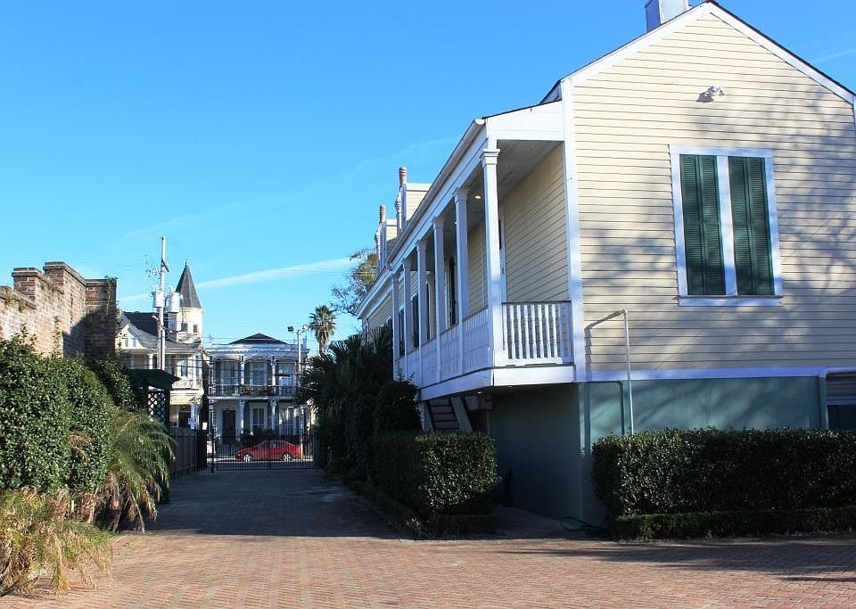 2nd image of 1519 Carondelet St