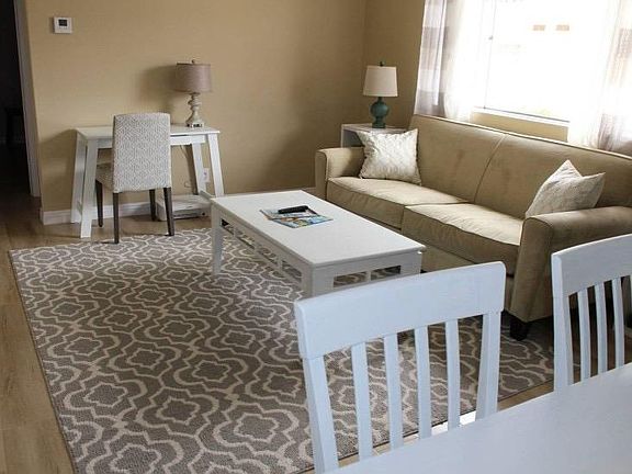 4th image of 2195 Canyon Dr APT B