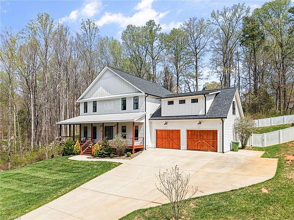 3rd image of 649 Doe Run Dr