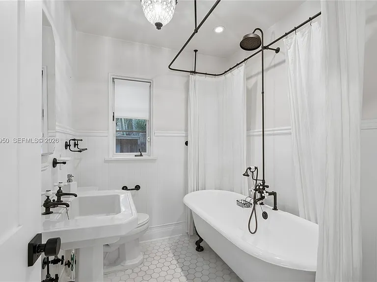 110 N 16th Ave — Photo 38