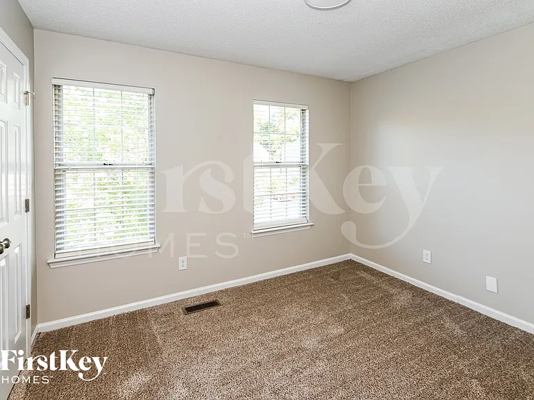 9906 Elsenham Ln — Photo 12