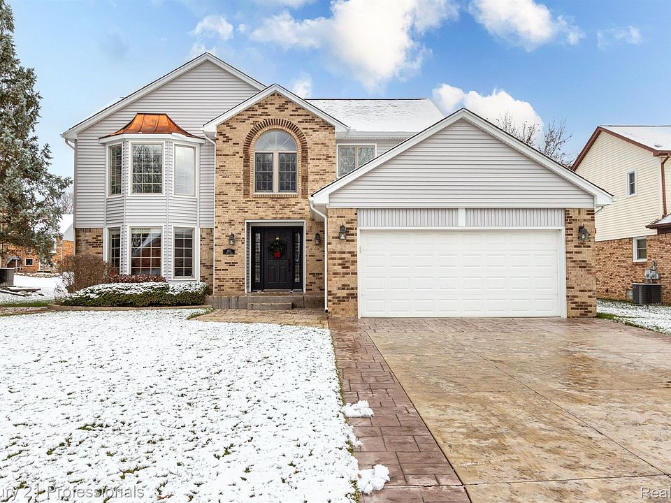 1st image of 493 Essex Dr