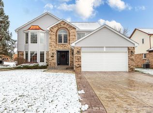 493 Essex Dr, Rochester Hills, MI 48307