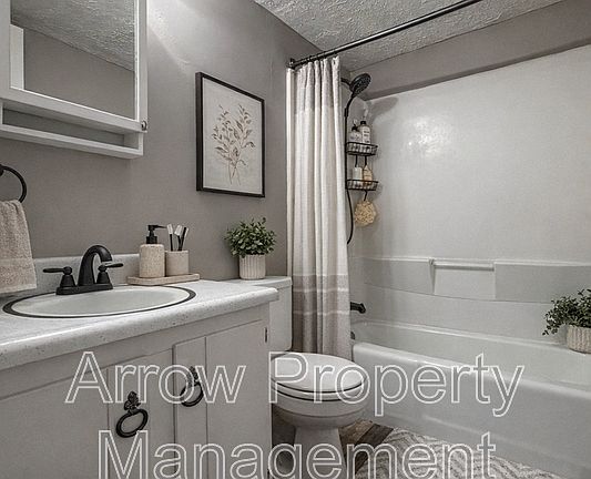 5th image of 1027 A St APT 21