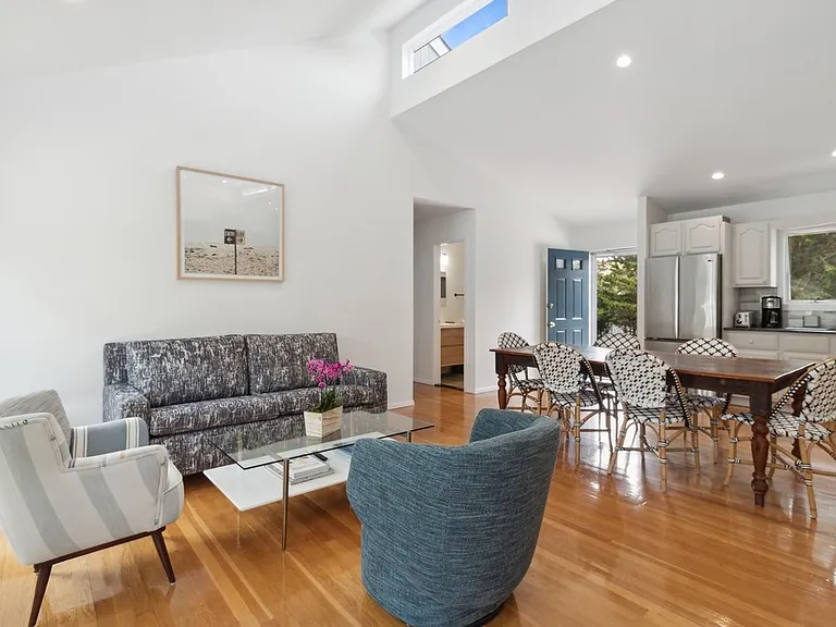 147 Pembroke Dr — Photo 14