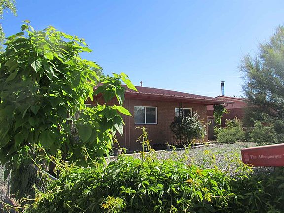 2nd image of 502 E Winesap Dr