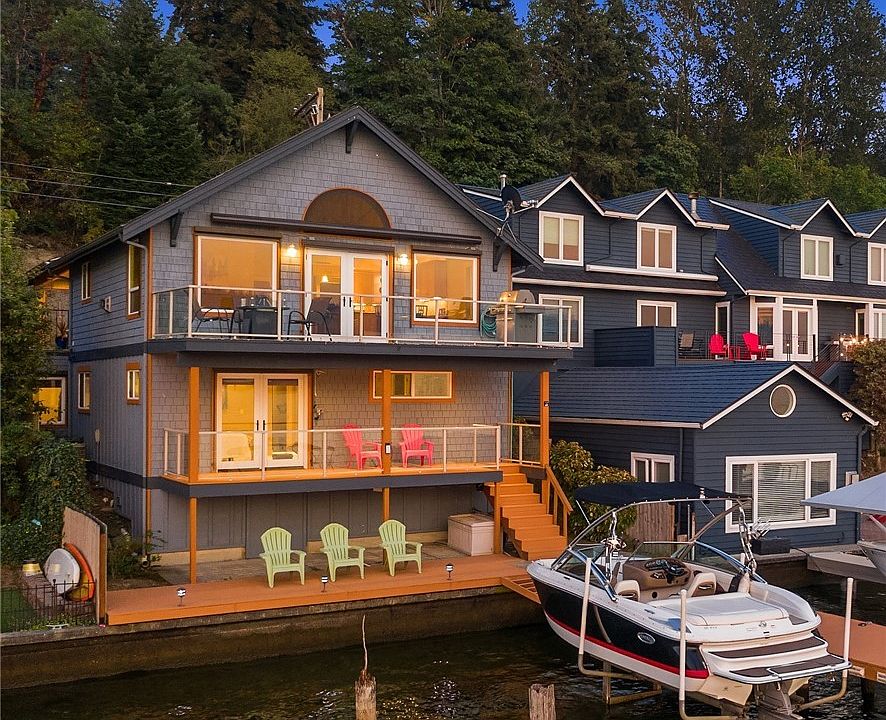 You can live on the lake like you've always dreamed.