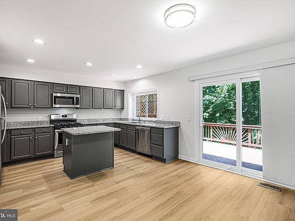 3rd image of 11554 Bertram St