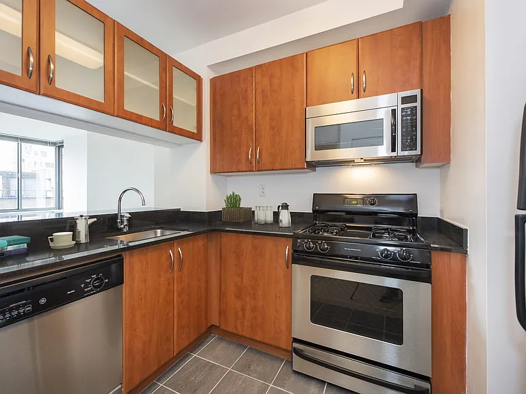 222 E 34th St #1116 — Photo 4