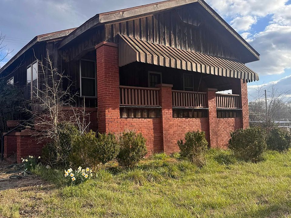 1st image of 105 2nd Ave E