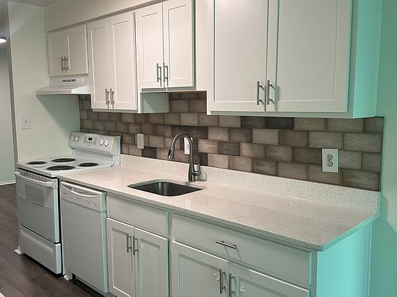4th image of 435 Christopher Ave APT 23