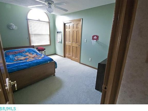 5th image of 186 Granby Pl W