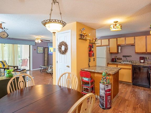 4th image of 15 Bourbon St APT 65