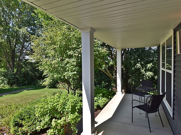 4th image of 40W252 Chadsworth Dr