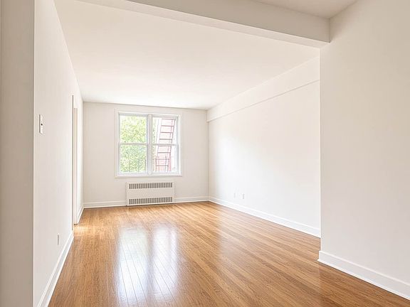 3rd image of 5505 Woodside Ave APT 423