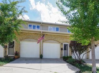 19 Rienzi Ln, Highwood, IL 60040