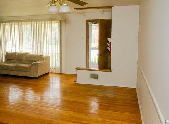 3rd image of 4015 Seibert Ave