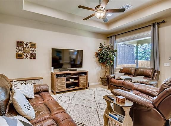 5th image of 2448 Merton Dr